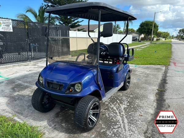 Blue EZGO 4 Passenger Golf Cart affordable golf cart rental, golf cart rent bimini